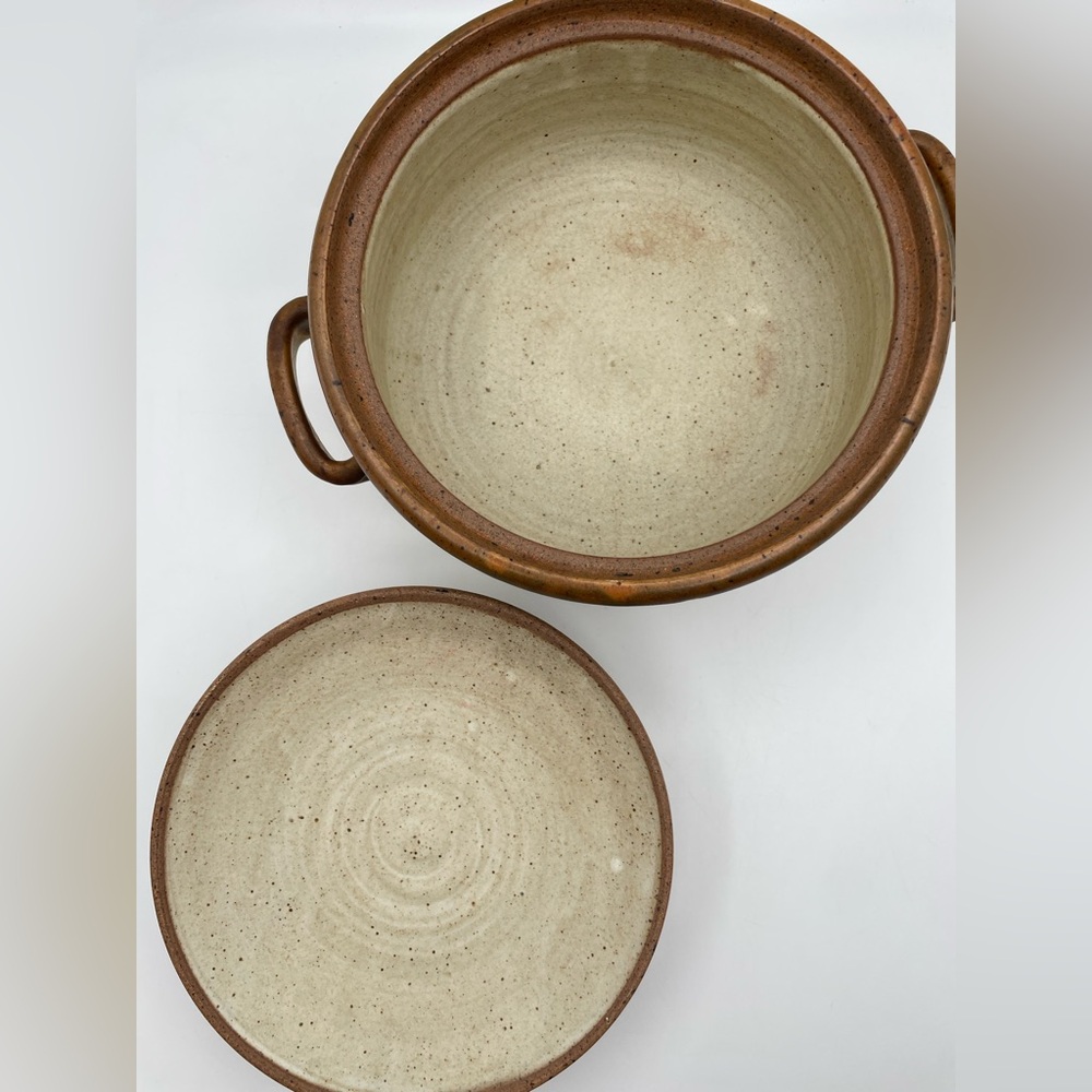 Vintage Studio Pottery Covered Casserole Dish with Handles, 8” Diameter - Picture 4 of 8